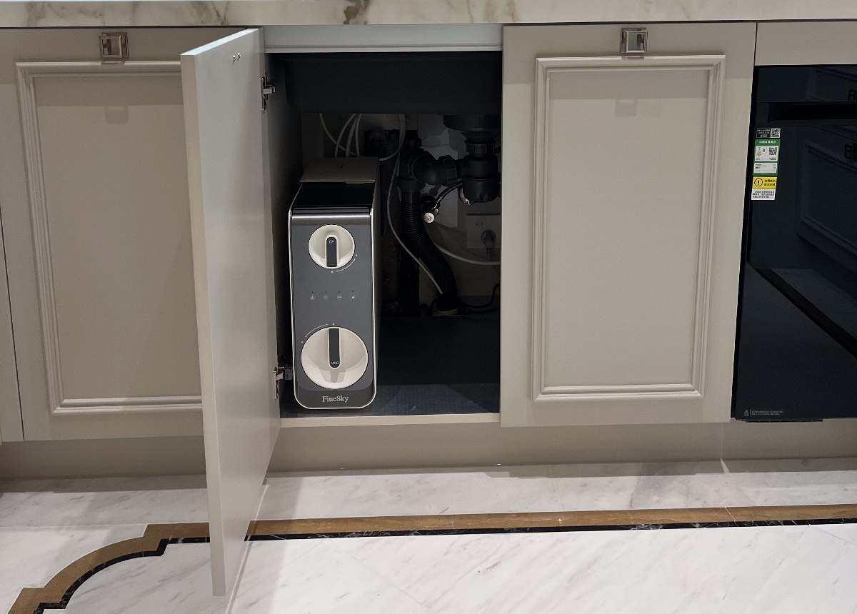 上海徐匯區(qū)高檔公寓客戶-安裝反滲透凈水器與直飲機(jī)(圖1) 微信圖片_20250716083531.jpg